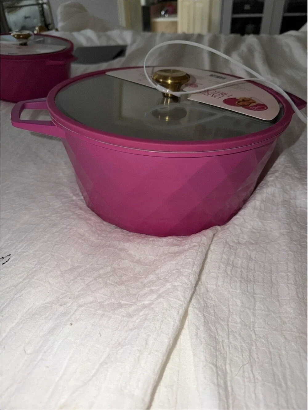 Paris Hilton 7Quart Cast Aluminum Casserole Hot Tropic Pink Diamond Nonstiick